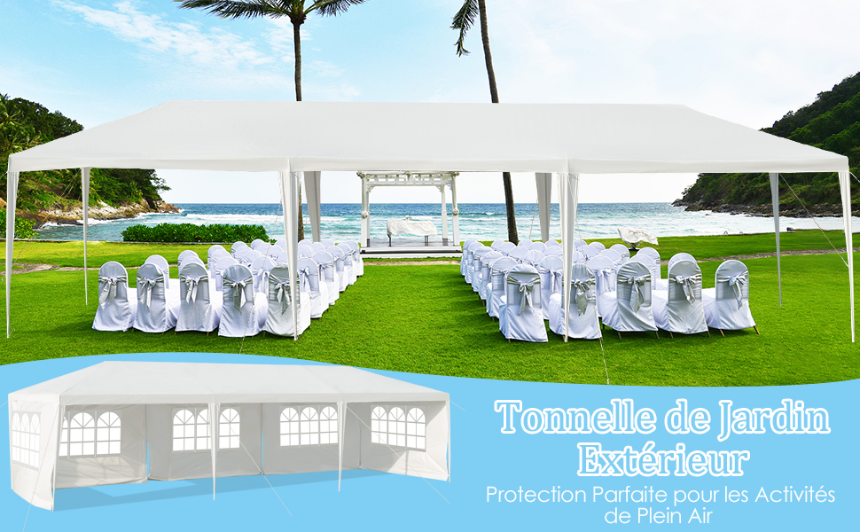 Grande tente extérieure blanche installée sur l'herbe avec des chaises pour une cérémonie. L'océan est visible en arrière-plan. Nom du produit en français affiché.