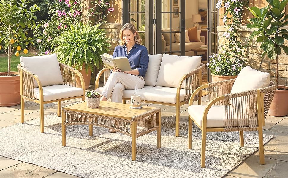 Série d'images montrant des meubles d'extérieur en rotin ou en osier, notamment des chaises et des tables disposées sur un patio ou une terrasse en pierre.