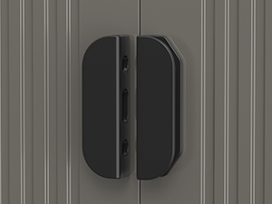 Gros plan d'un appareil rectangulaire noir aux bords arrondis monté sur une surface grise rayée verticalement. Cela ressemble à une poignée de porte ou à un mécanisme de verrouillage.