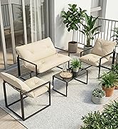 Ensemble de mobilier d'extérieur comprenant des sièges rembourrés beiges avec structure en métal, une table en verre, des plantes en pot et des coussins décoratifs sur la terrasse.