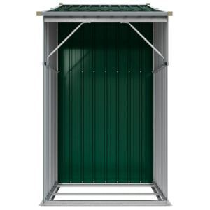 avec toit en pente et porte simple. La structure a une forme rectangulaire avec un cadre visible.
