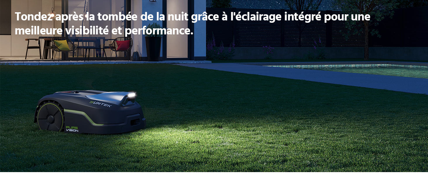 Le texte se lit comme suit : « Tondre après la tombée de la nuit grâce à l'éclairage intégré pour une meilleure visibilité et performance ». Scène nocturne d'herbe ou de pelouse illuminée.