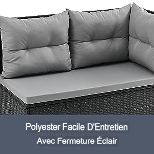 un canapé gris avec un coussin gris.