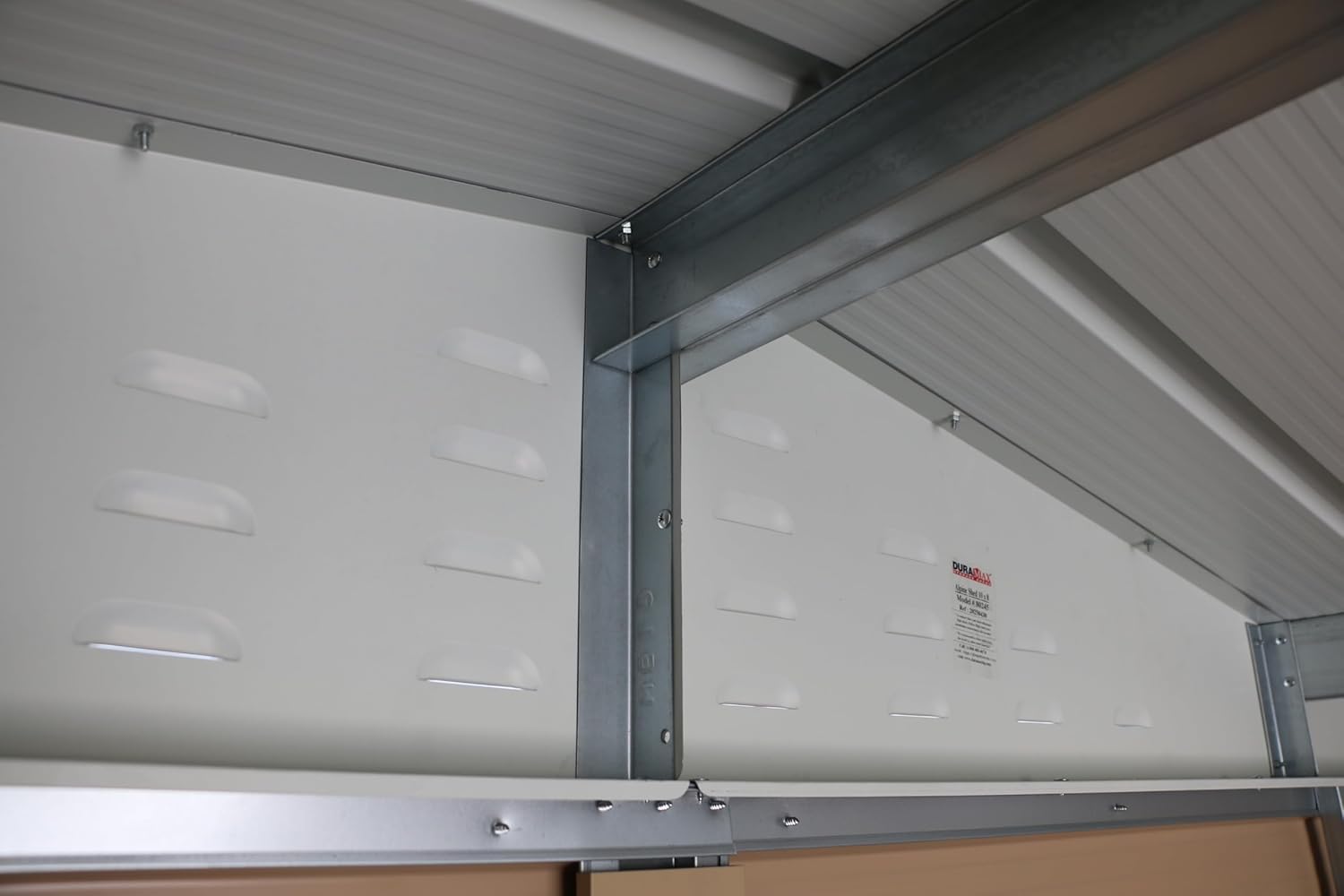 Duramax Alpine 10 x 8 (7,82 m²) Abri de Jardin en métal avec Base, Acier galvanisé à Chaud, Structure de Toit renforcée, Abri de Jardin sans Entretien et résistant aux intempéries, Grain de Bois