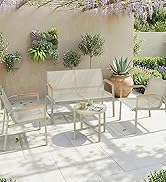 Coin salon extérieur avec chaises blanches et table sur terrasse carrelée, plantes et arbres en pot, éclairage naturel.