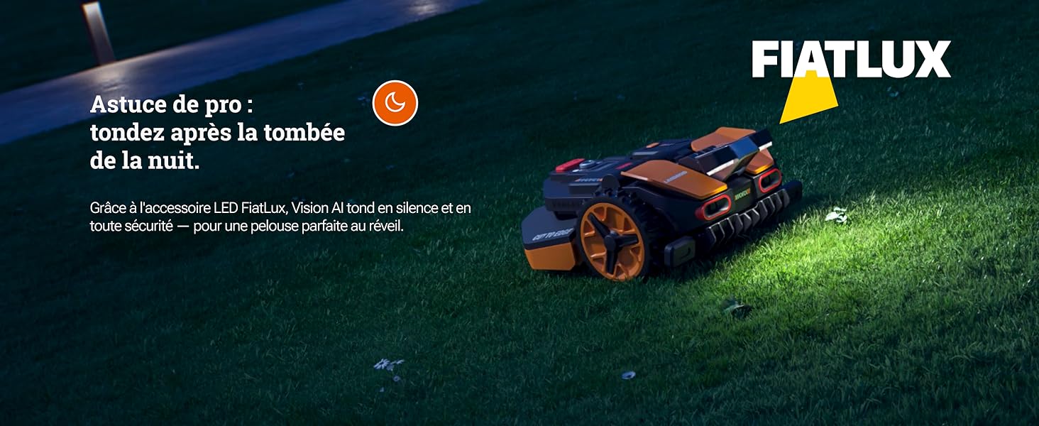 Landroid Vision peut tondre la nuit grâce à son accessoire FiatLux (vendu séparemment)