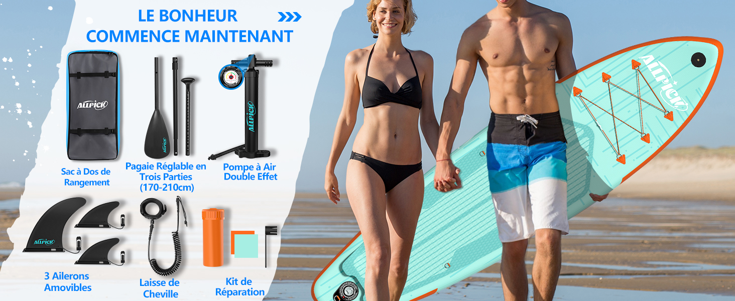 un homme et une femme marchant sur la plage.