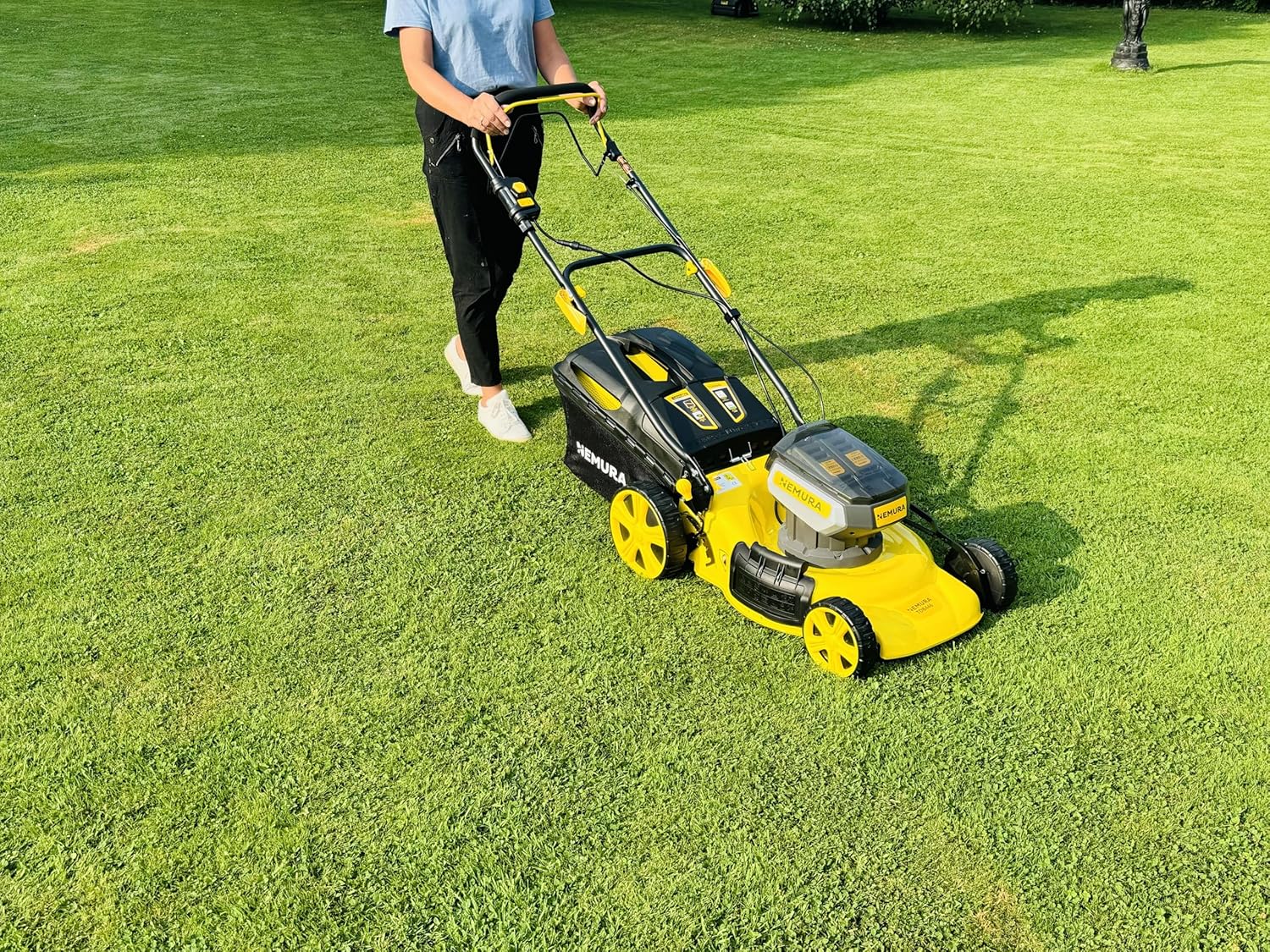 Nemura Tondeuse Autotractée à Batterie 80 V (2x40V) - Coupe 46 cm - Jusqu'à 500 m2 - Fonction Mulching - Livrée avec 2 Batteries 4Ah et 2 chargeurs - Marque Française