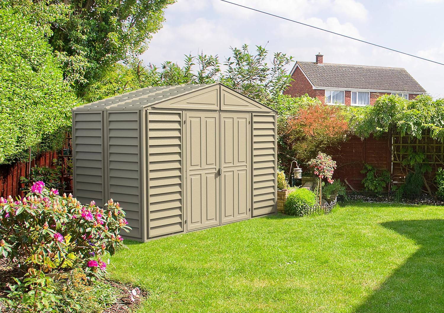 Duramax WoodBridge5 10 x 5 (5.12 m²) Abri de jardin en plastique avec kit de fondation en métal, structure de toit en métal robuste, abri en vinyle sans entretien - Ivoire
