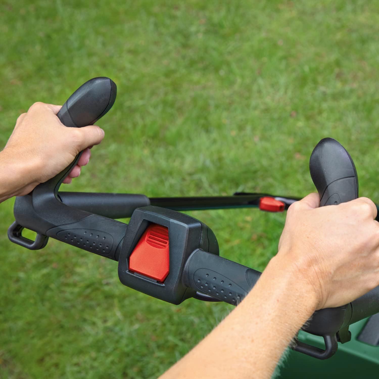 Bosch - CityMower 18V - 32 cm - Sans fil, moteur brushless, 1x 4,0 Ah, jusqu’à 300 m², 18V-32-300