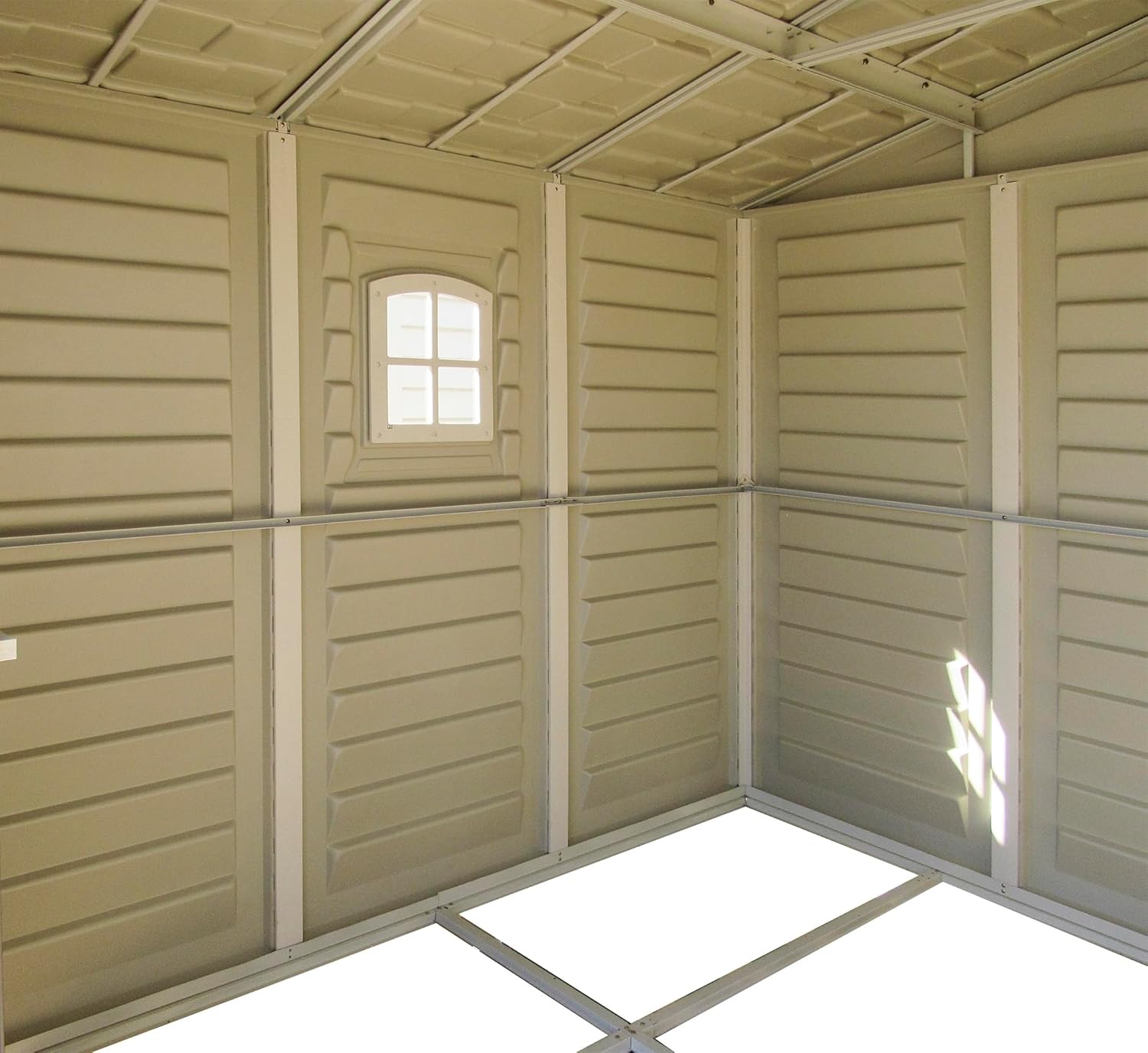 Abri de jardin en plastique Plus 10 x 8 (7.64 m²) avec 1 fenêtre fixe et kit de fondation en métal, structure de toit en métal robuste et abri de jardin sans entretien - Ivory/Brown