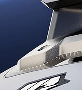 Photos rapprochées de produits montrant des vues détaillées d'un appareil ou d'un composant électronique blanc sous plusieurs angles sur un fond bleu foncé.