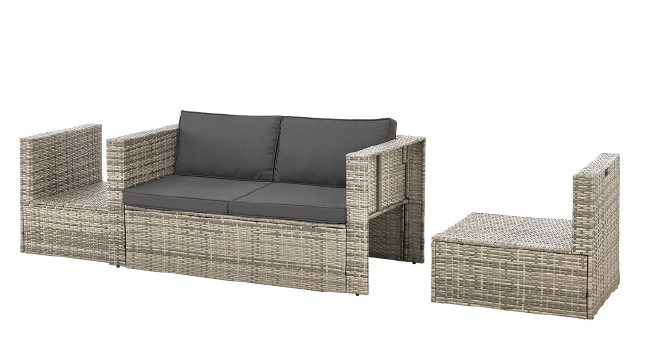 comprenant un canapé avec coussins foncés et deux fauteuils assortis, disposés sur fond blanc
