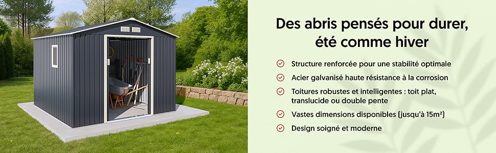 Grand abri de jardin en métal avec toit en pente, extérieur gris et garniture blanche. Les doubles portes s'ouvrent pour révéler l'espace de rangement intérieur. Entouré d'une végétation verdoyante.