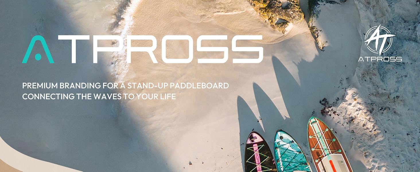 Vue aérienne d'une plage avec trois planches à pagaie colorées. Le texte superposé se lit comme suit : « ATPROSS : une marque haut de gamme pour un stand up paddleboard, qui connecte