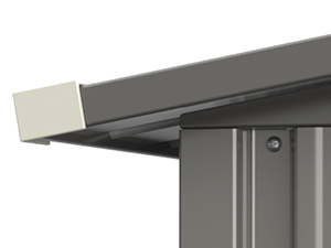 Gros plan de composants structuraux en métal gris, montrant un joint d'angle entre deux sections perpendiculaires. Les pièces semblent faire partie d'un cadre ou d'un système de support.