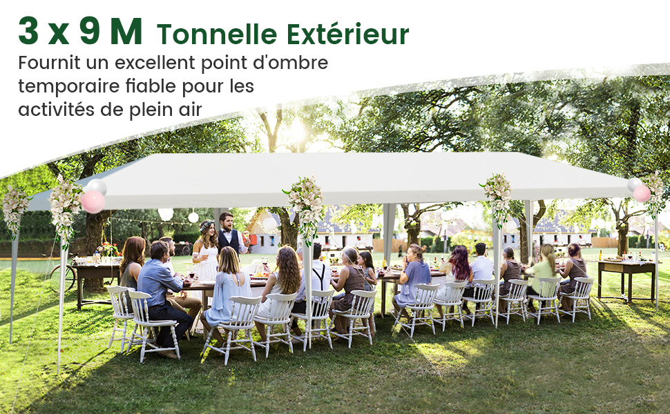 Grande tente extérieure blanche à baldaquin, 3 x 9 mètres. Les gens étaient assis à des tables en dessous. Le texte le décrit comme fournissant de l'ombre temporaire pour les activités de plein air.