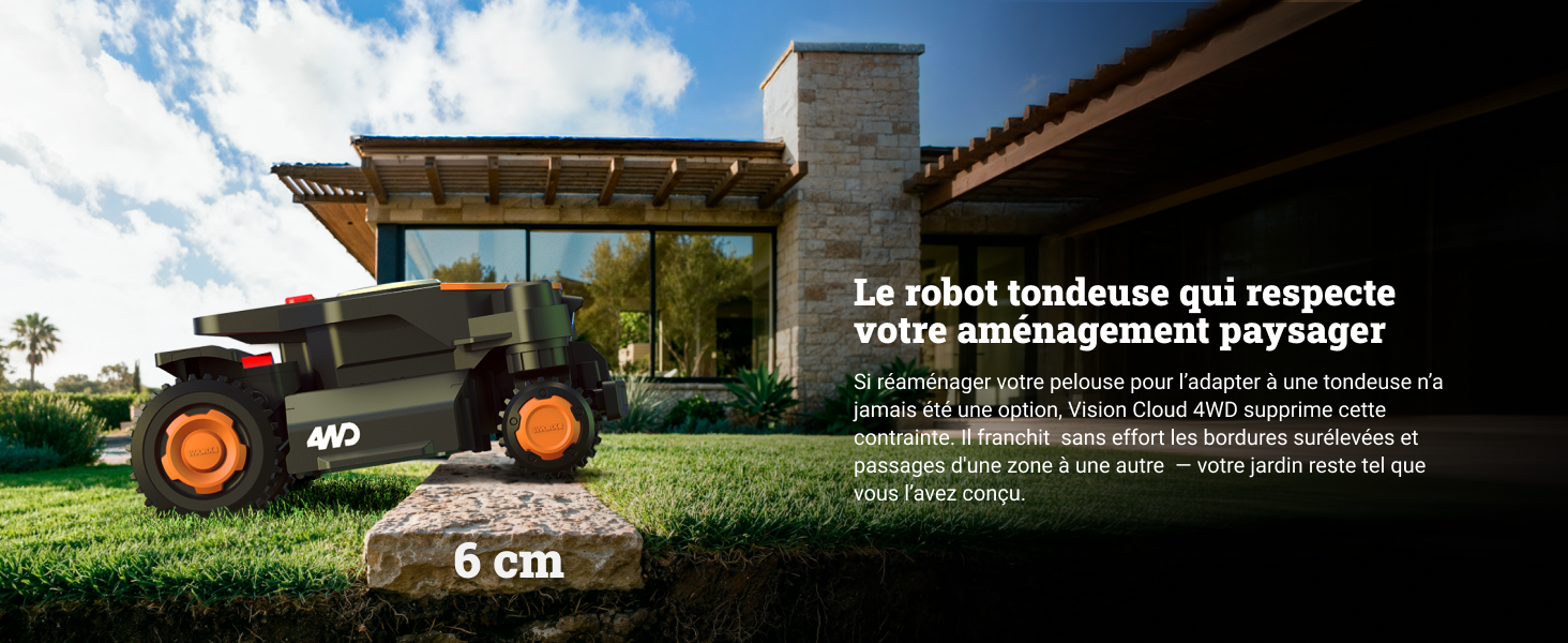 Paysage agricole montrant un grand bâtiment ou une structure de ferme moderne avec des tracteurs visibles au premier plan sur un ciel bleu avec des nuages.