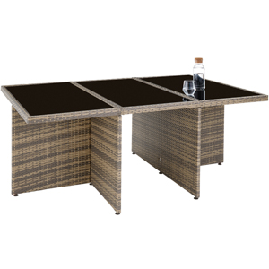 avec plateau en verre noir et base en rotin tressé. Design extensible avec couture visible et une boisson posée sur la surface