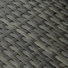 Gros plan d'un tissu avec un motif en diagonale. La texture semble être faite de fils sombres et clairs entrelacés