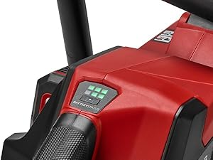 Appareil robotique rouge et noir avec antenne et écran d'affichage numérique sur fond blanc, semblant être une unité télécommandée ou autonome.
