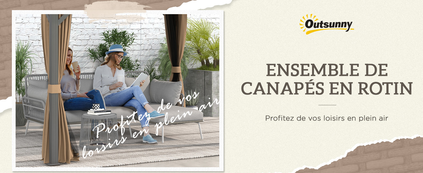 affiché sur la terrasse extérieure avec fond de mur de briques. Comprend une disposition des sièges avec des coussins.