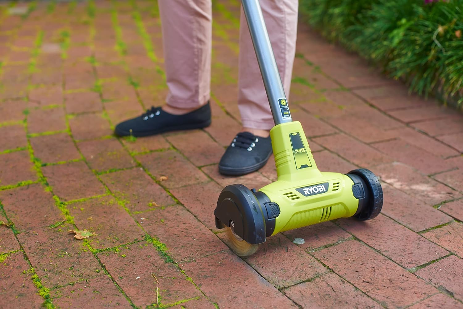 RYOBI - Nettoyeur de joints One+ 18V, brosse métal 11,5cm, batterie 2Ah, 32min - RY18PCA-120