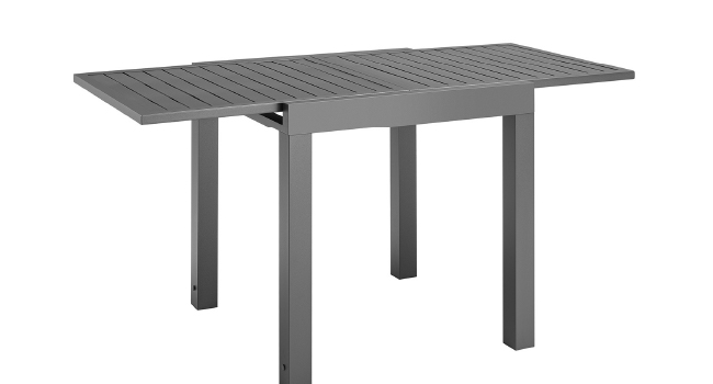 avec surface grise à lattes et quatre pieds robustes. Tableau présenté en position allongée avec un design moderne et épuré.