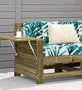 Fauteuil d'extérieur en bois avec structure vert olive, avec coussins à motifs de feuilles tropicales bleu sarcelle et turquoise et coussin décoratif crème. Construit avec une construction à lattes et un design à cadre ouvert pour les sièges de jardin ou de terrasse.