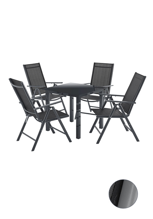 avec table carrée et quatre chaises pliantes, le tout en gris foncé. Les chaises sont dotées de sièges et de dossiers en tissu maillé.