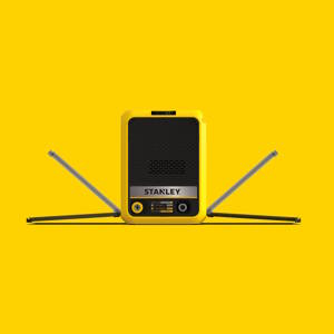 Appareil électronique noir avec deux antennes métalliques extensibles, photographié sur fond jaune vif.