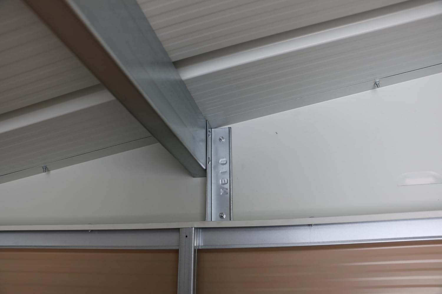 Duramax Alpine 10 x 8 (7,82 m²) Abri de Jardin en métal avec Base, Acier galvanisé à Chaud, Structure de Toit renforcée, Abri de Jardin sans Entretien et résistant aux intempéries, Grain de Bois