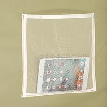 Pochette de rangement en filet beige avec panneau frontal transparent, contenant une tablette. Conçu pour un montage mural ou pour organiser des appareils électroniques.
