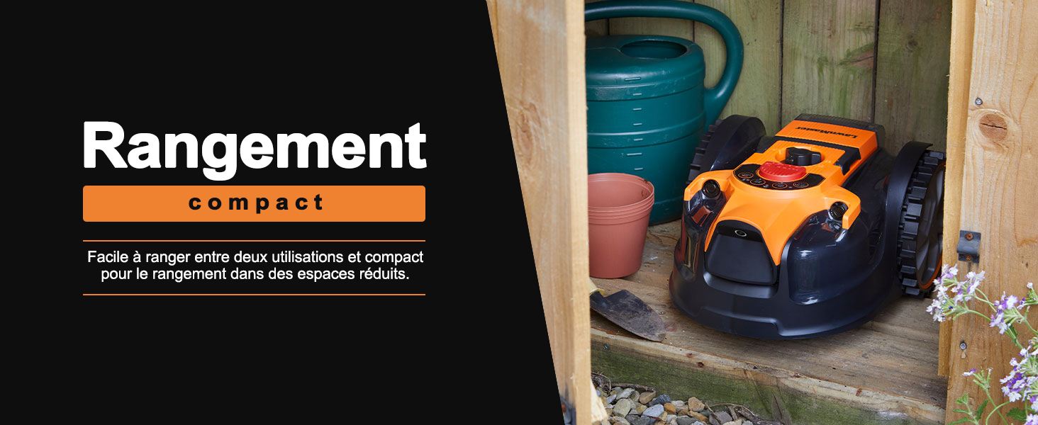 Orange dans un cabanon en bois. Un arrosoir bleu est visible en arrière-plan. Texte « Rangement compact » affiché ci-dessus.